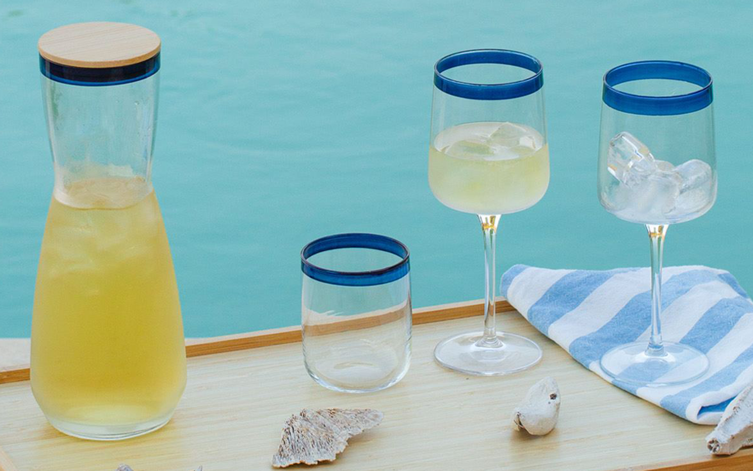 Set of 4 glasses Verona 320, transparent with a blue edge  3
