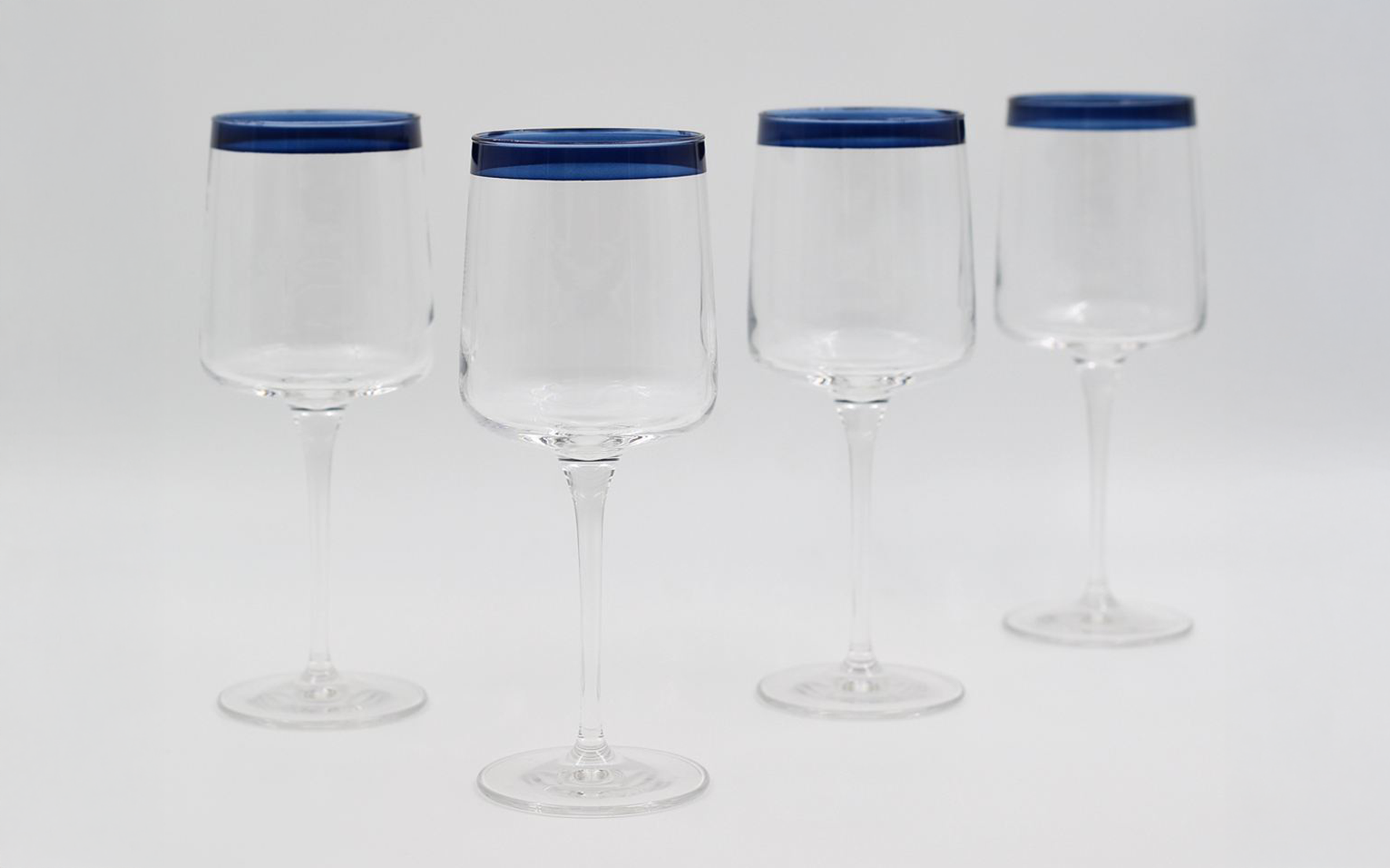 Set of 4 glasses Verona 320, transparent with a blue edge  2