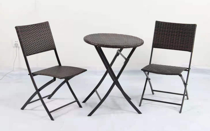 Sample Set of table + chairs,   1